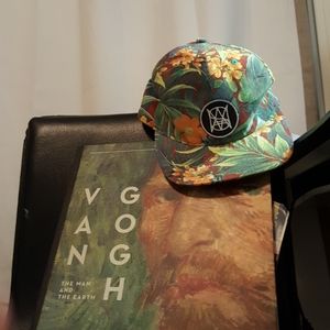 Double portion supply "Aloha" floral snapback hat